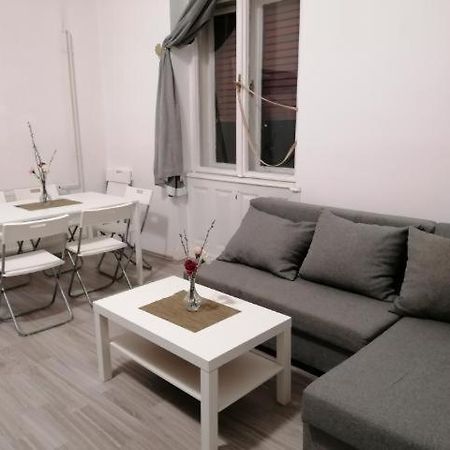 Downtown 4 Bedroom Apartment With Balcony On Szell K Street Szombathely Kültér fotó