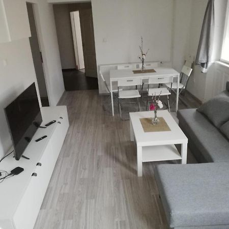 Downtown 4 Bedroom Apartment With Balcony On Szell K Street Szombathely Kültér fotó